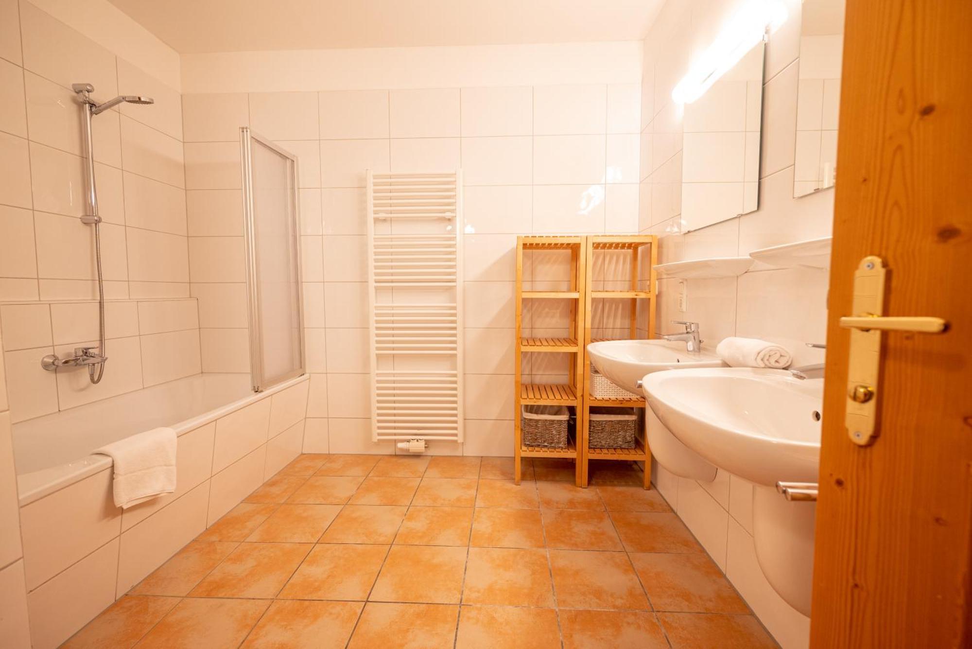 All Seasons Lodge By All In One Apartments Kaprun Buitenkant foto